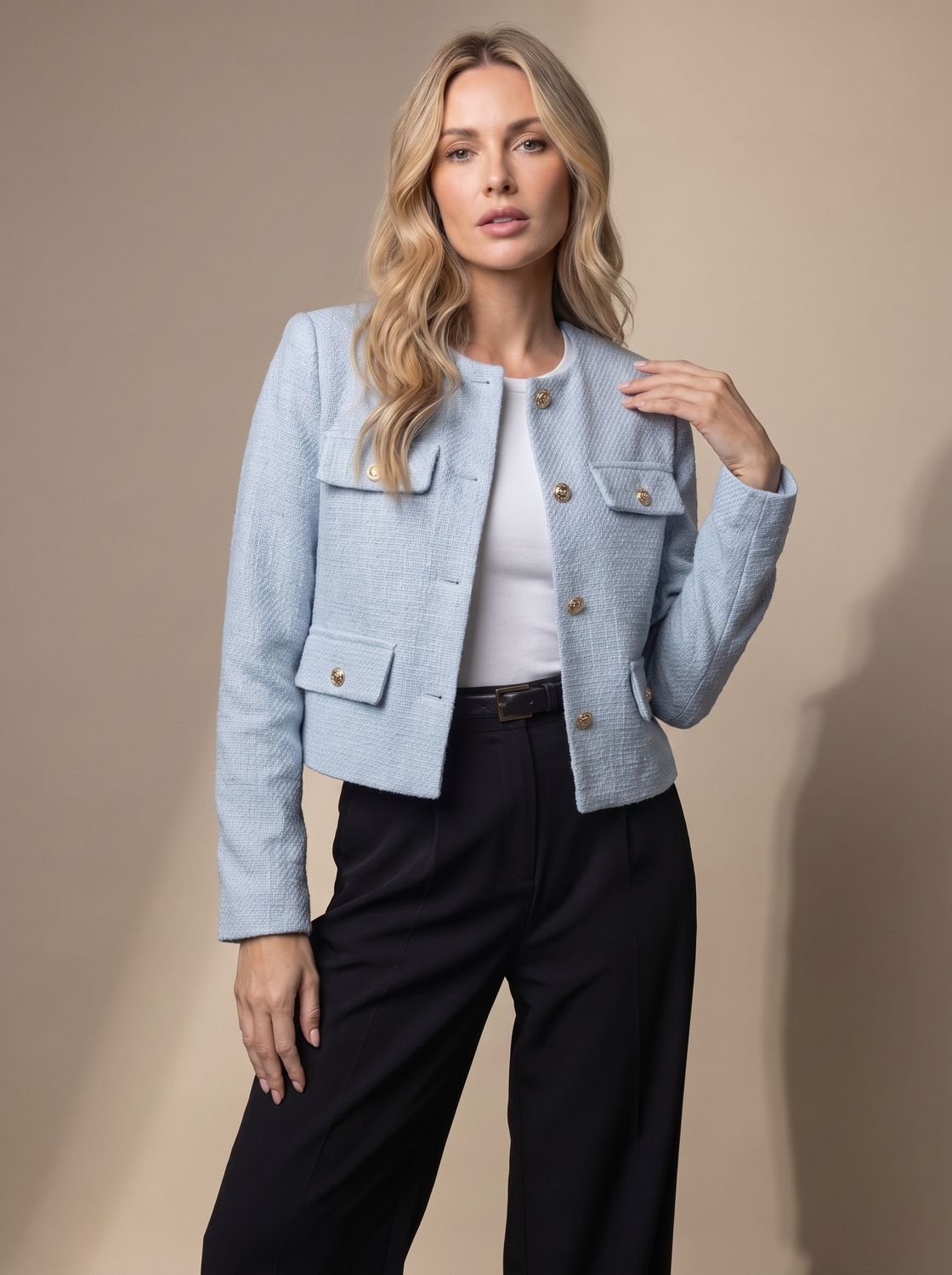 Chaqueta blazer cropped de tweed para mujer sin cuello con botones dorados y bolsillos con solapa