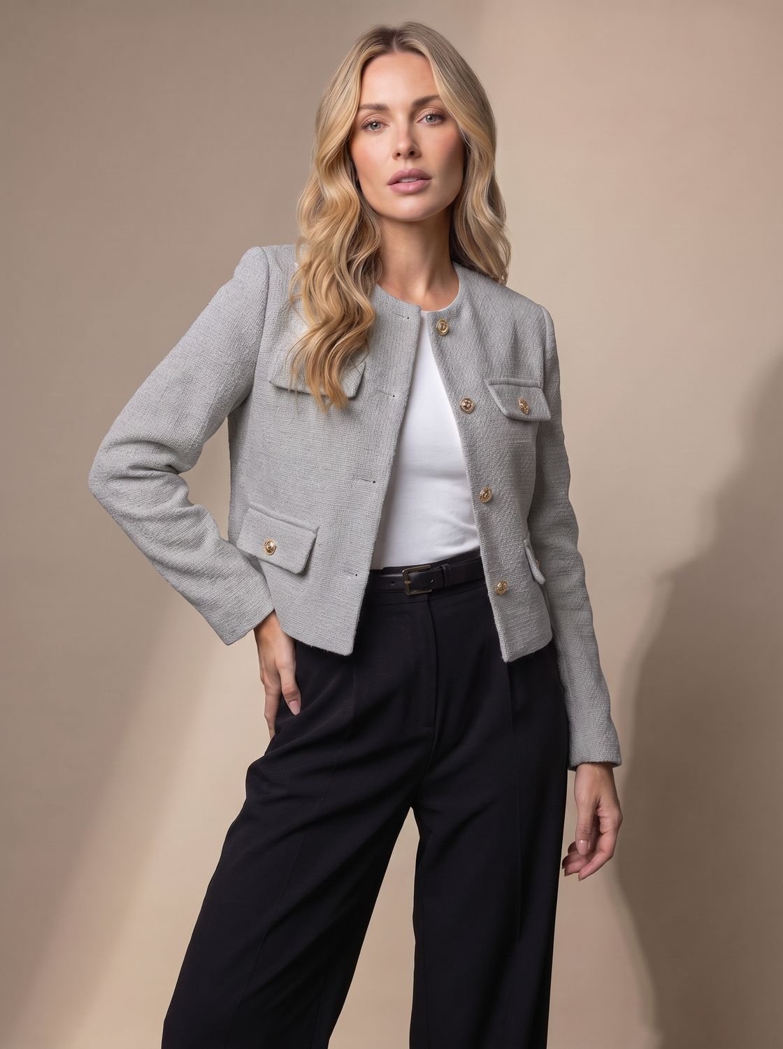 Chaqueta blazer cropped de tweed para mujer sin cuello con botones dorados y bolsillos con solapa