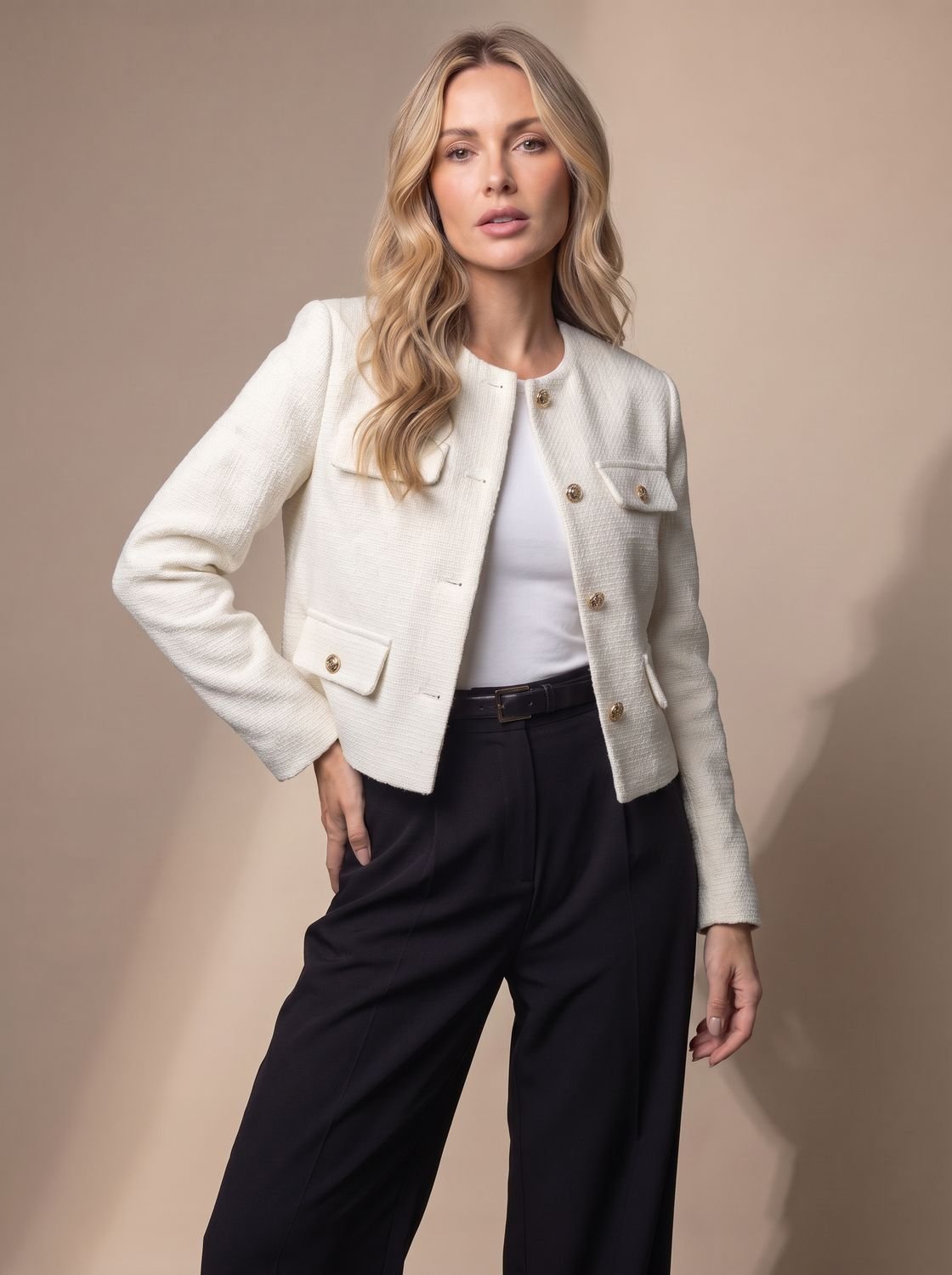 Chaqueta blazer cropped de tweed para mujer sin cuello con botones dorados y bolsillos con solapa
