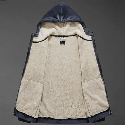 Chaqueta con capucha y forro de borrego para hombre