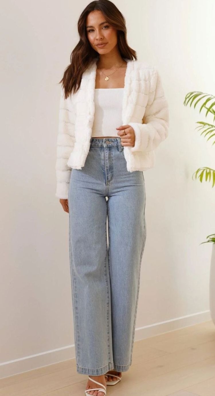 Chaqueta corta de pelo sintético abierta para mujer