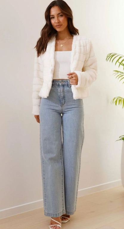 Chaqueta corta de pelo sintético abierta para mujer
