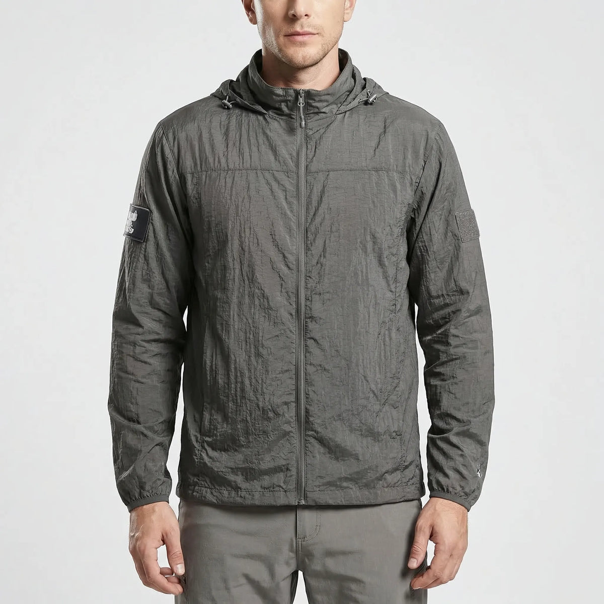 Chaqueta cortavientos táctica ligera con capucha para hombre