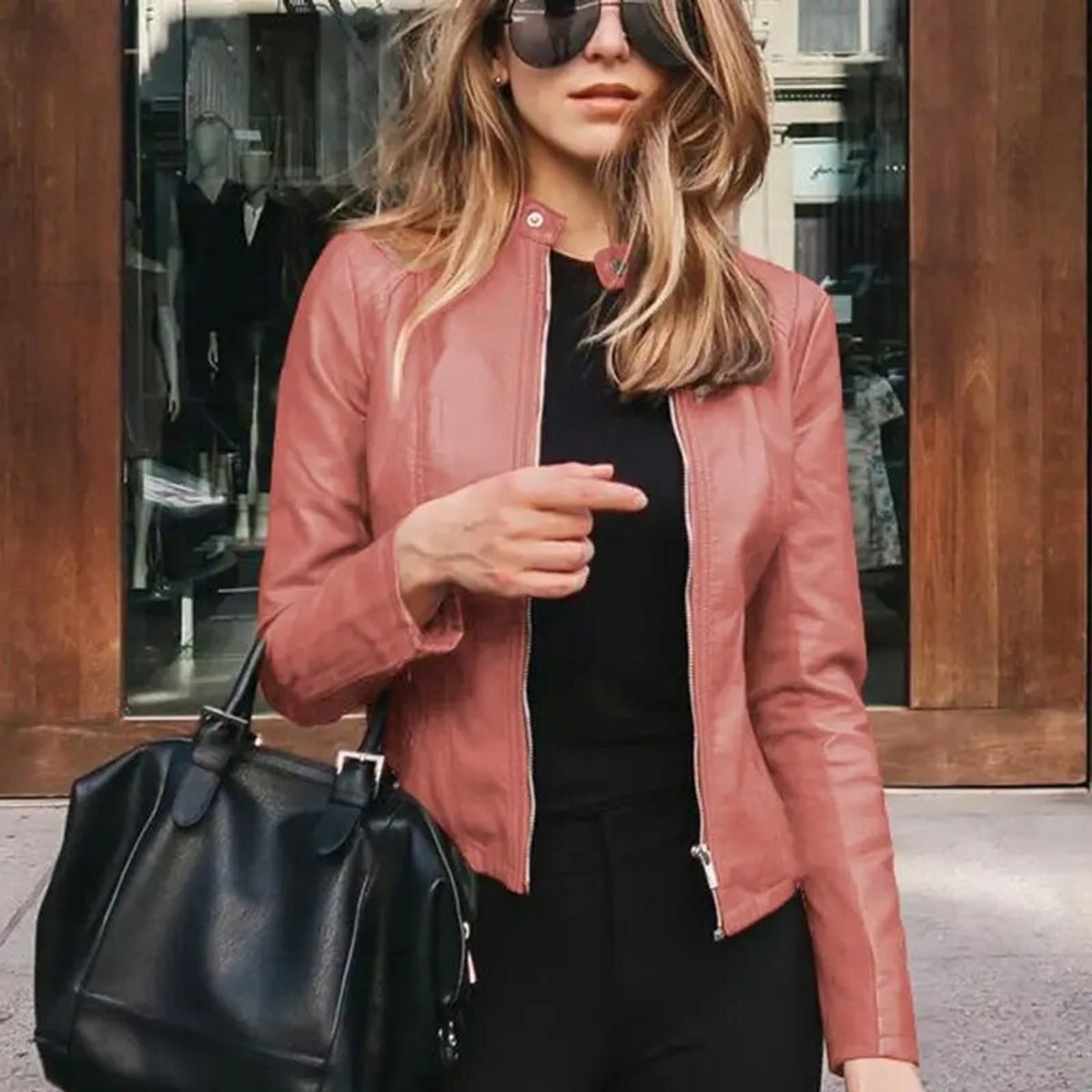 Chaqueta entallada de piel sintética con cremallera para mujer