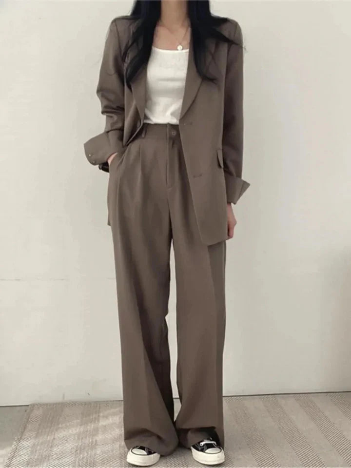 Conjunto de traje moderno para mujer