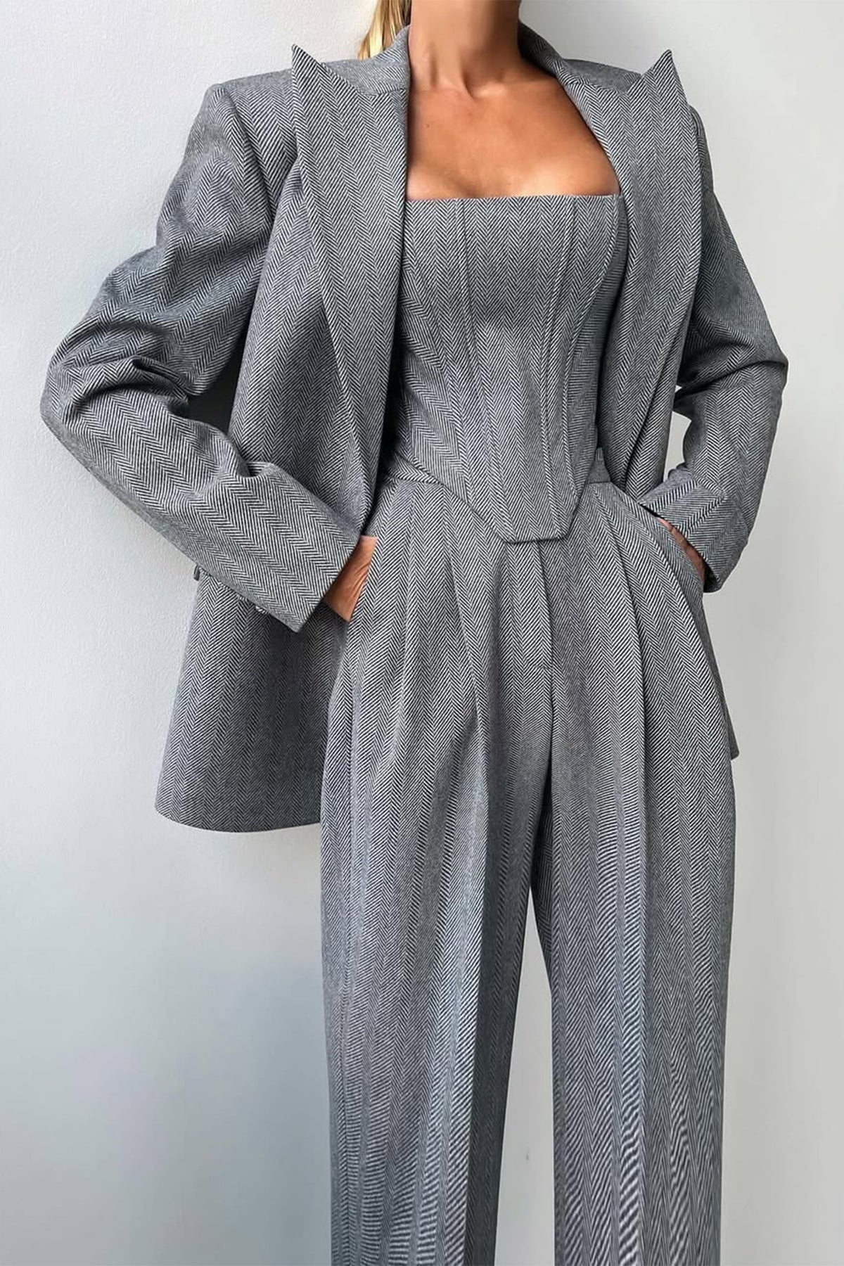 Conjunto de tres piezas con blazer cruzado