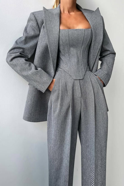 Conjunto de tres piezas con blazer cruzado