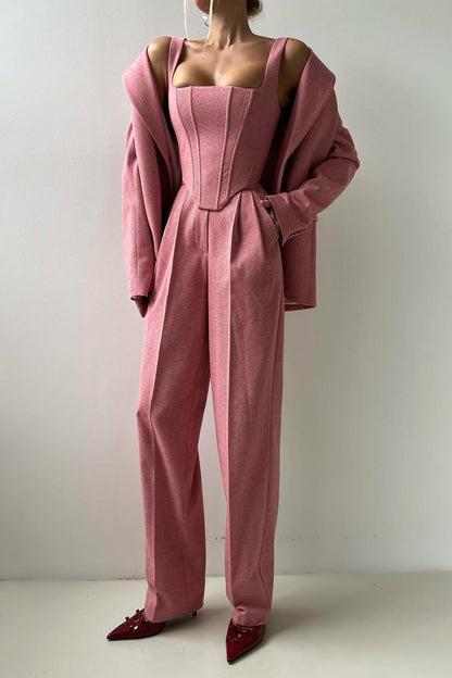 Conjunto de tres piezas con blazer cruzado