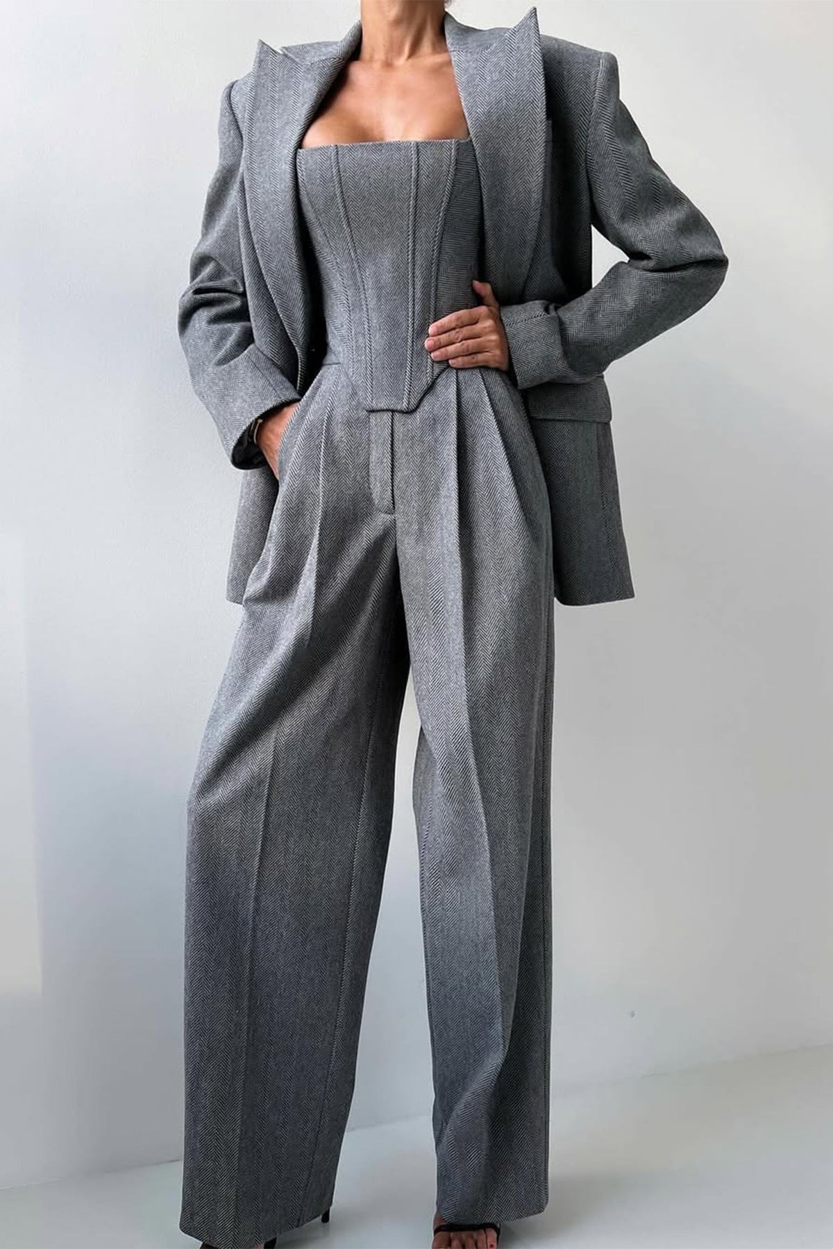Conjunto de tres piezas con blazer cruzado