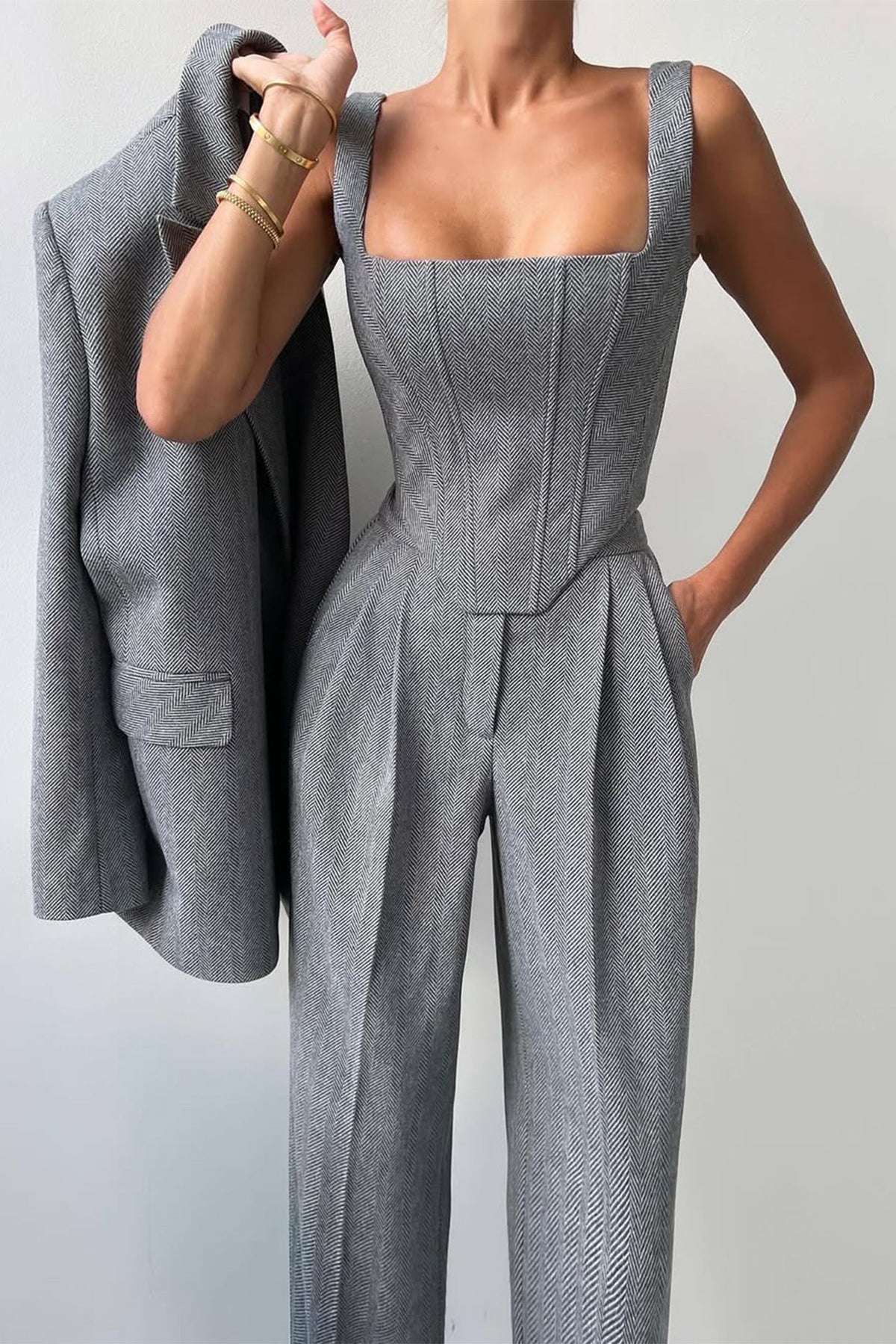 Conjunto de tres piezas con blazer cruzado