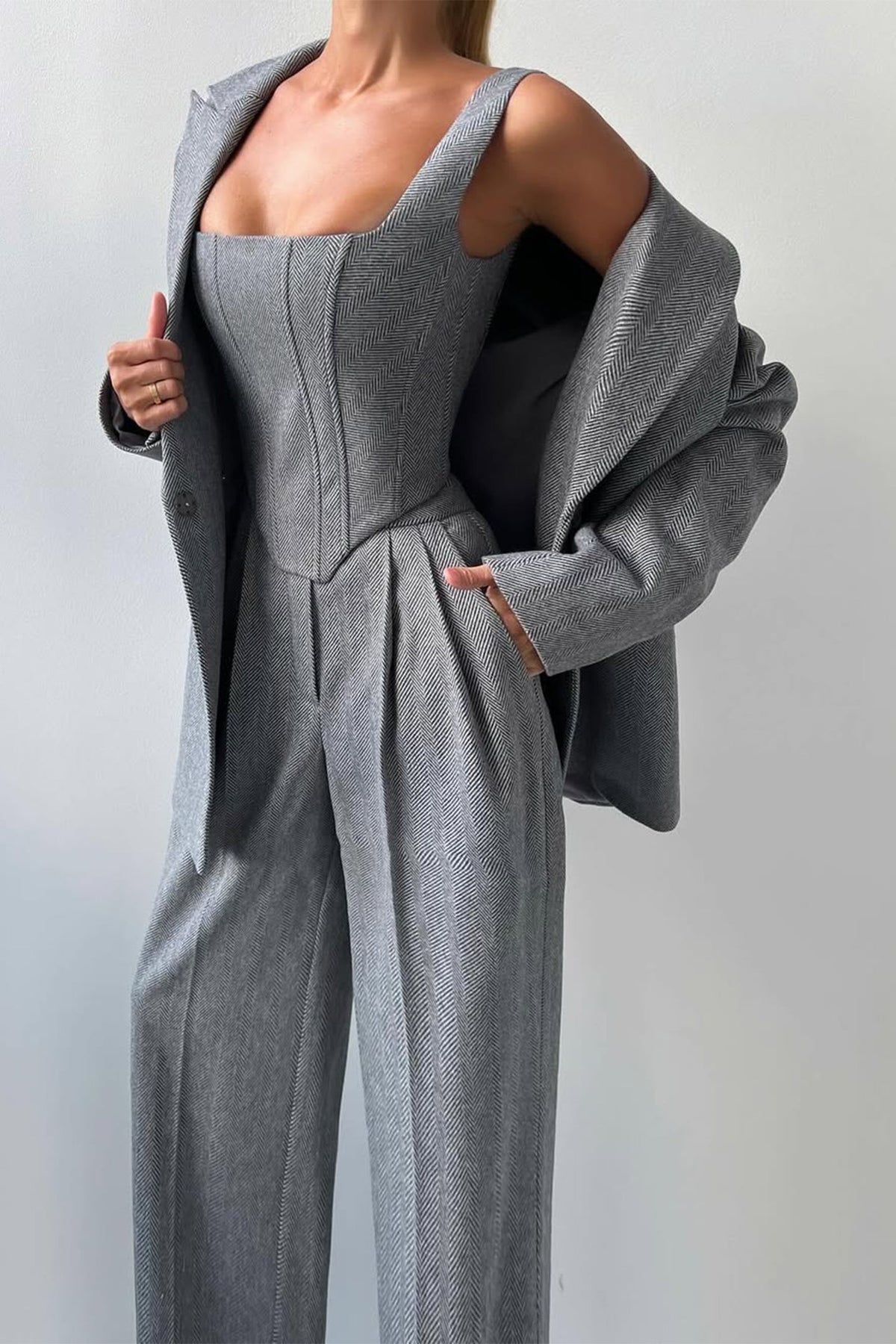 Conjunto de tres piezas con blazer cruzado