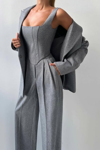 Conjunto de tres piezas con blazer cruzado