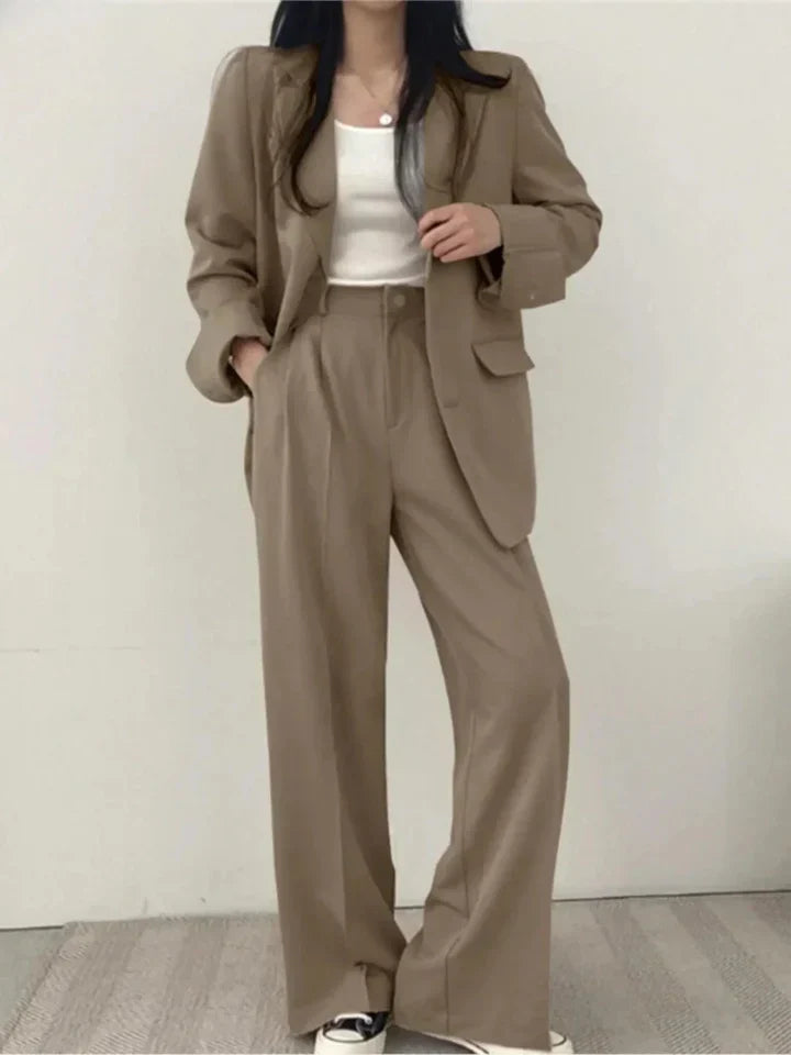 Conjunto elegante de americana y pantalón