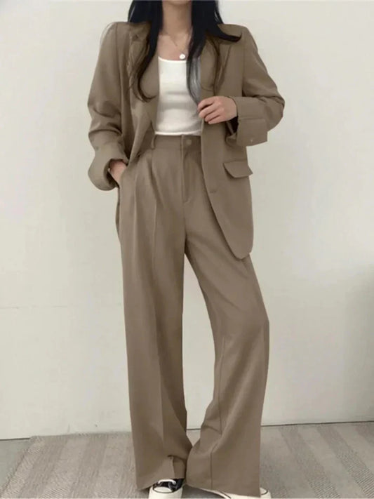 Conjunto elegante de americana y pantalón