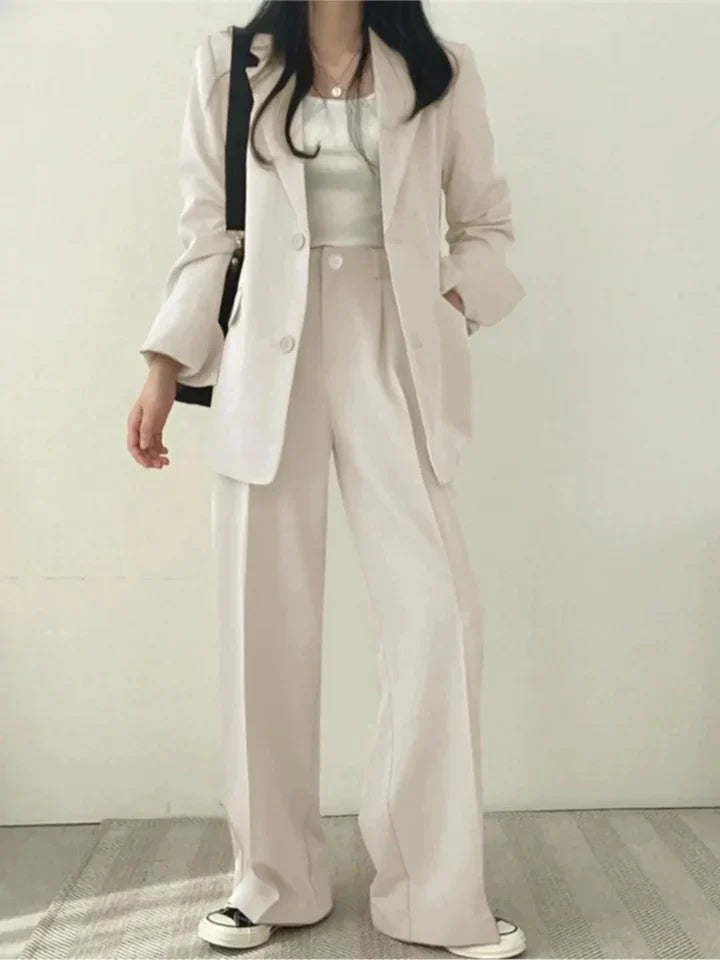 Conjunto elegante de americana y pantalón
