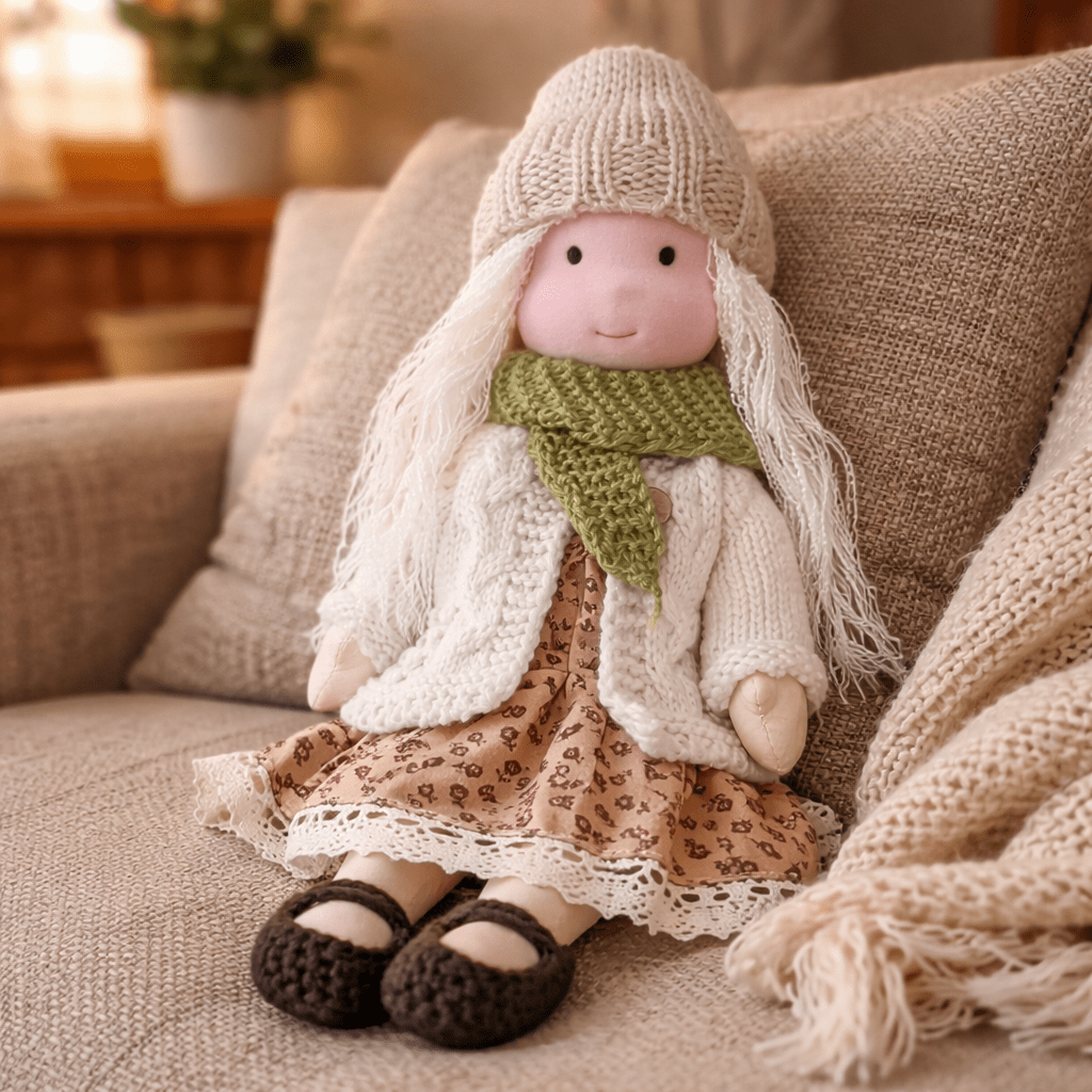 ELORA – Muñeca Waldorf Hecha a Mano de Algodón para Juego Creativo