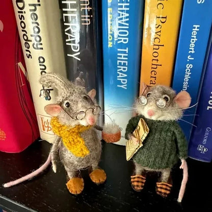 Figura decorativa de ratón de fieltro de lana ecológica hecha a mano | Adorno festivo y de regalo