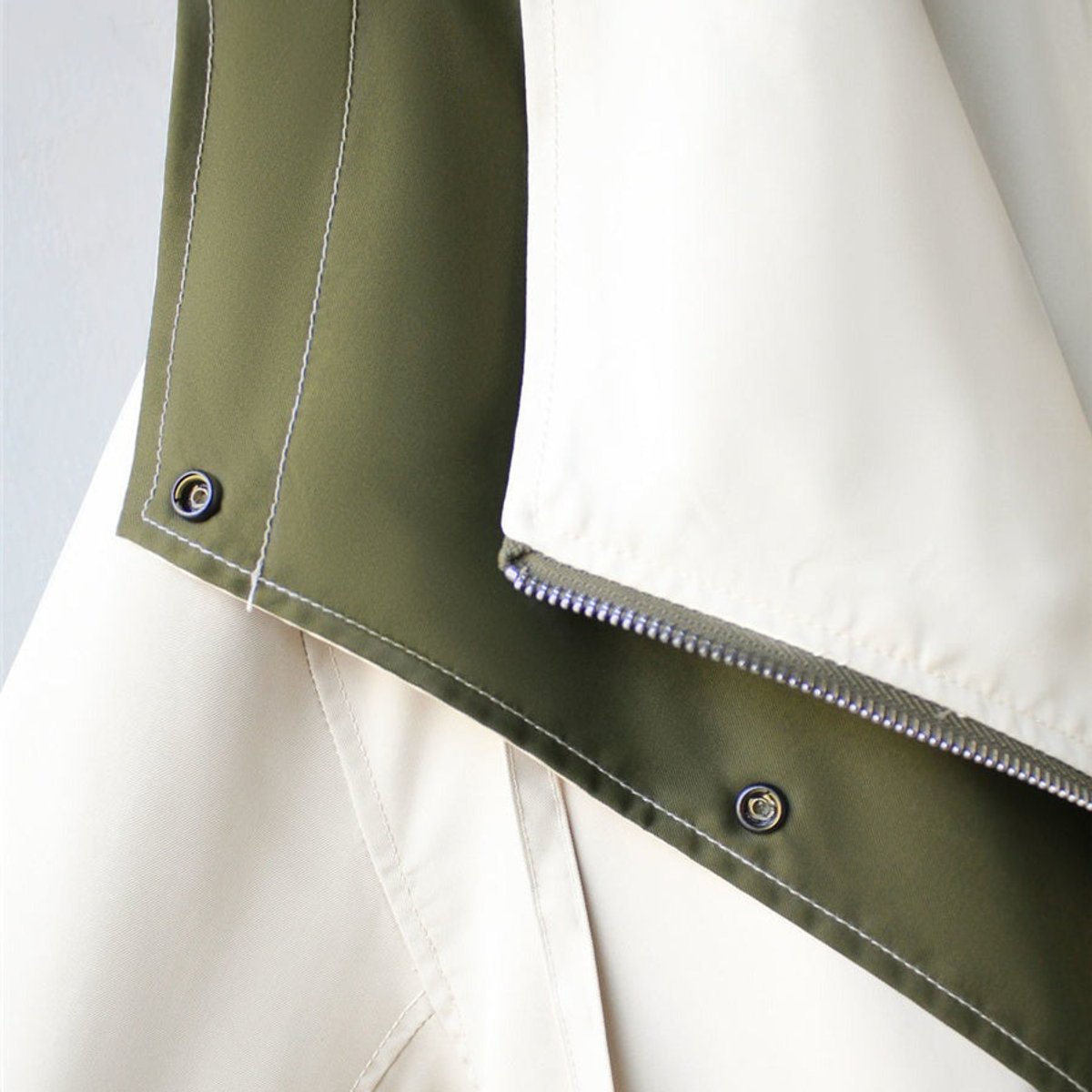 Gabardina impermeable oversize con doble cuello para mujer