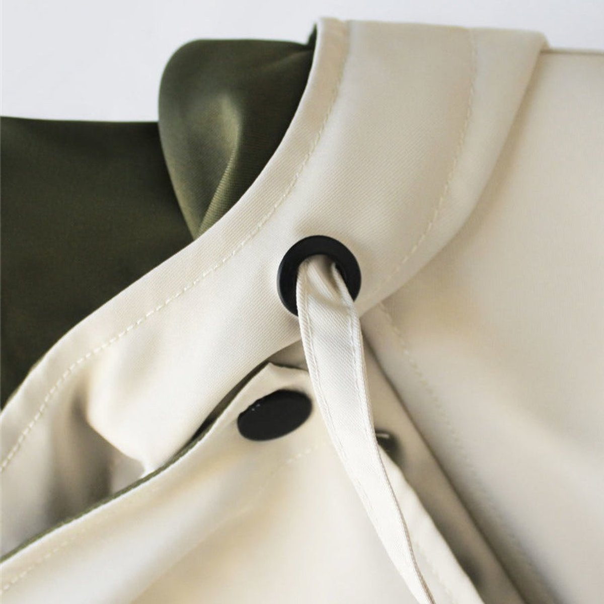 Gabardina impermeable oversize con doble cuello para mujer