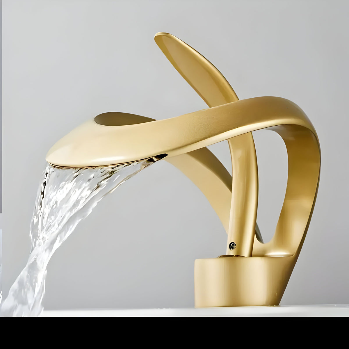 Grifo de lavabo minimalista para baño