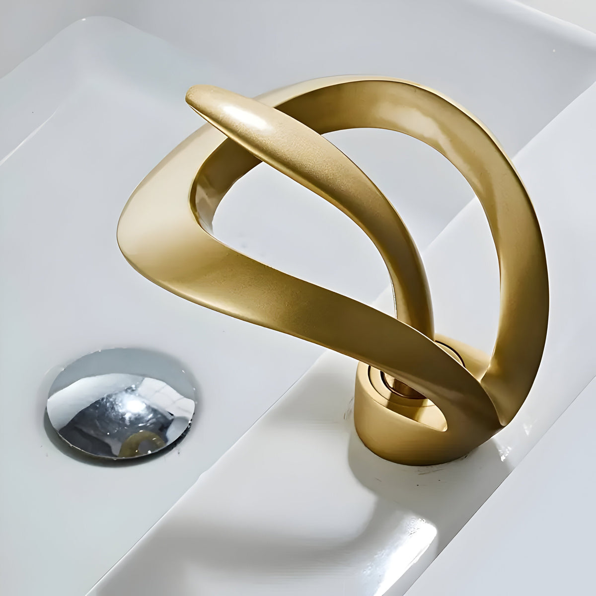 Grifo de lavabo minimalista para baño