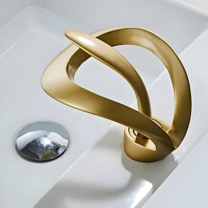 Grifo de lavabo minimalista para baño