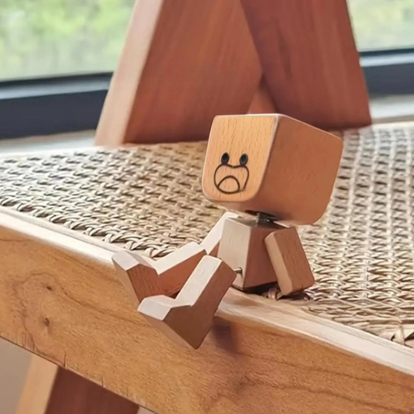 HolzLiora™ - Figura de Madera Hecha a Mano