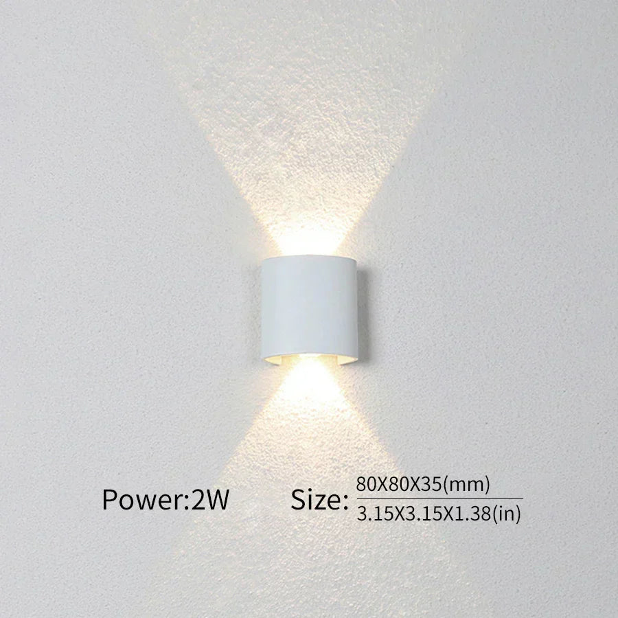 Iluminación Moderna, Interior o Exterior: La Versátil Luz de Pared LED