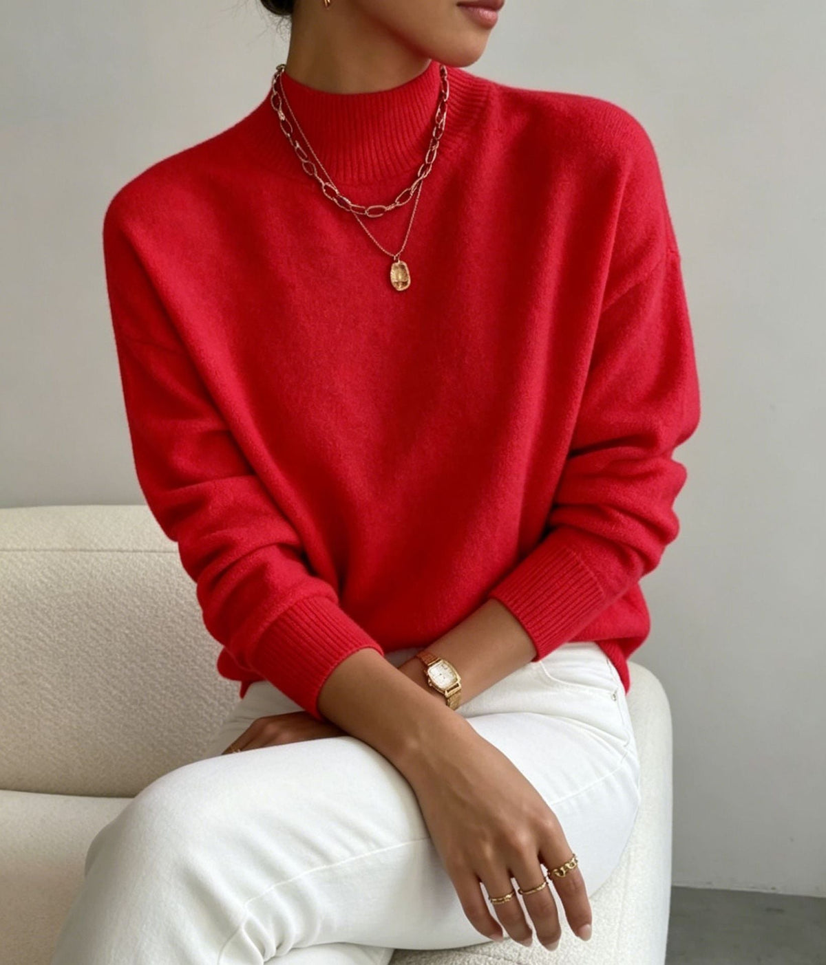 Jersey cómodo de punto fino para mujer con cuello subido y hombros caídos