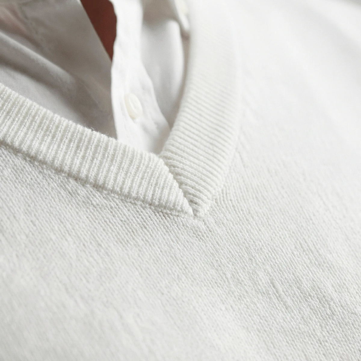 Jersey de cuello en V entallado