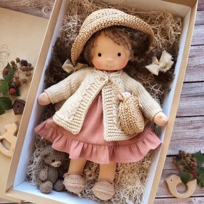 Juguete de abrazo de algodón Mila en estilo Waldorf con caja de tela