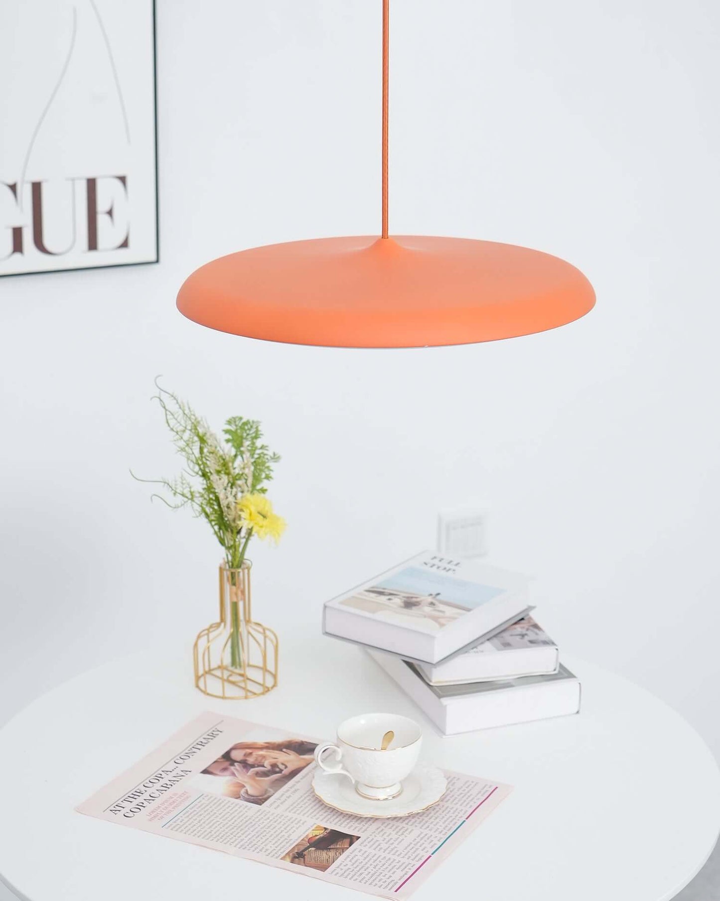 Lámpara Colgante con Forma Simple para Interiores Modernos