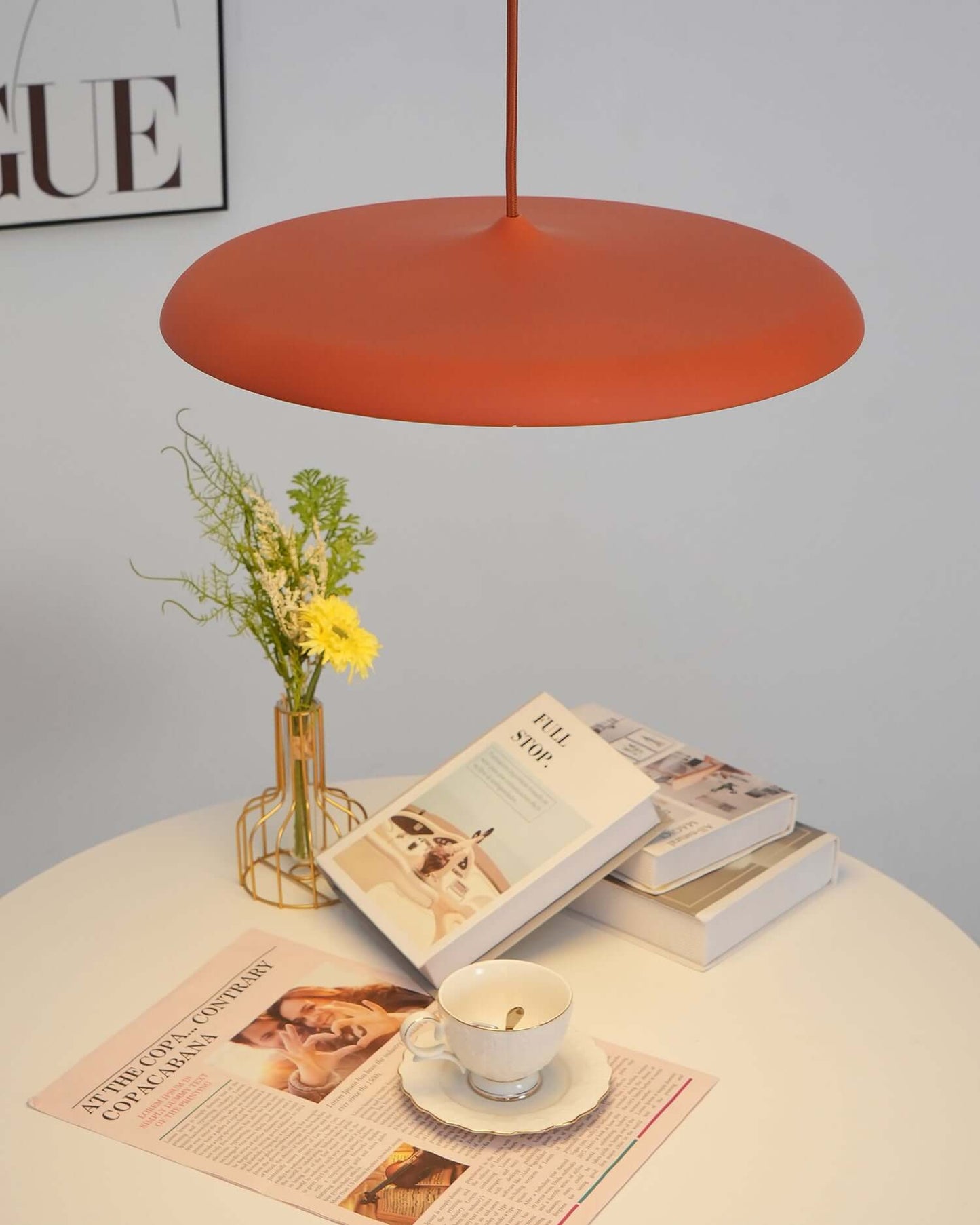 Lámpara Colgante con Forma Simple para Interiores Modernos