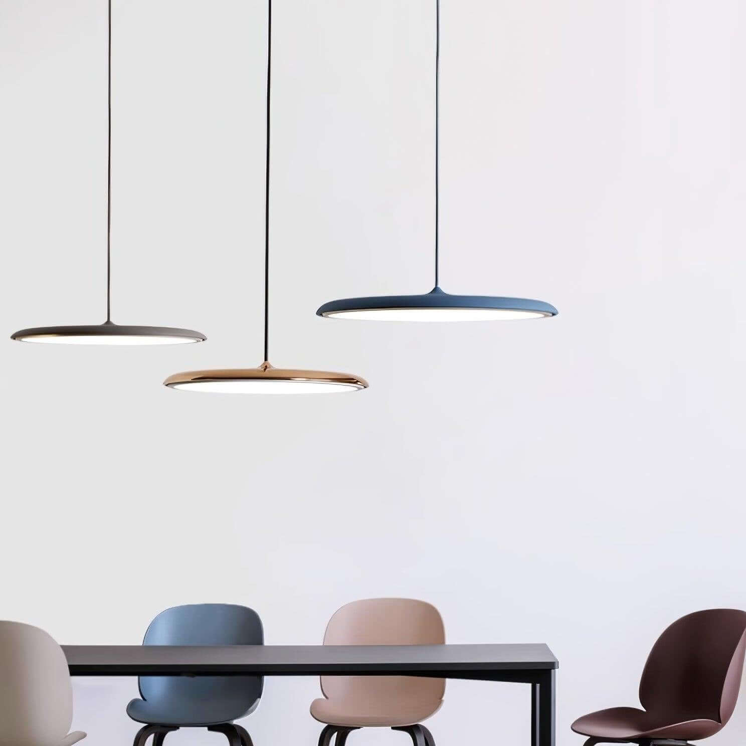 Lámpara Colgante con Forma Simple para Interiores Modernos