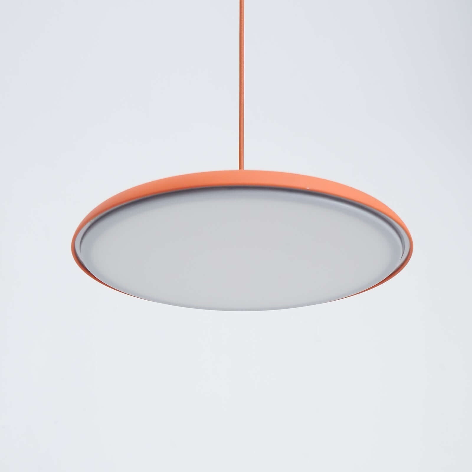 Lámpara Colgante con Forma Simple para Interiores Modernos