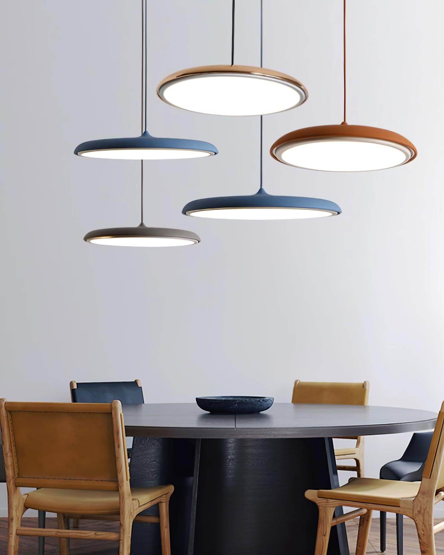 Lámpara Colgante con Forma Simple para Interiores Modernos