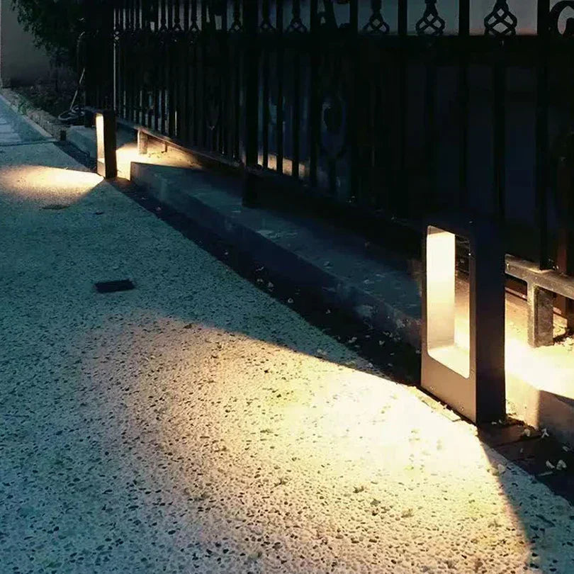 Lámpara de Jardín de Alta Calidad con Montaje Duradero para Uso Exterior