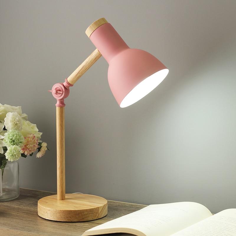 Lámpara de Mesa con Acabado de Madera en Estilo Nórdico