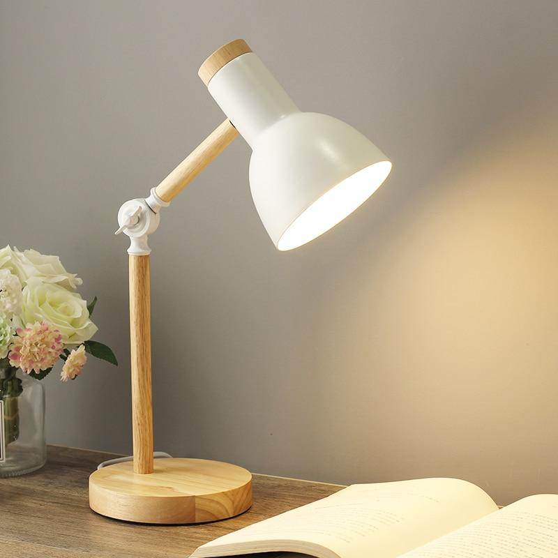 Lámpara de Mesa con Acabado de Madera en Estilo Nórdico