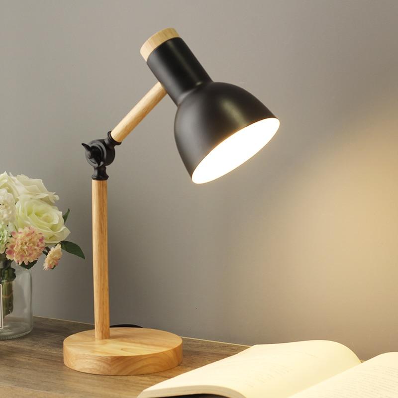 Lámpara de Mesa con Acabado de Madera en Estilo Nórdico