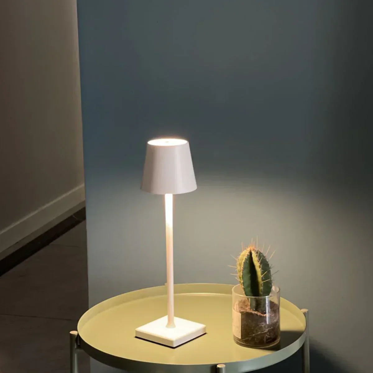 Lámpara de Mesa LED Portátil Regulable - LumiAura