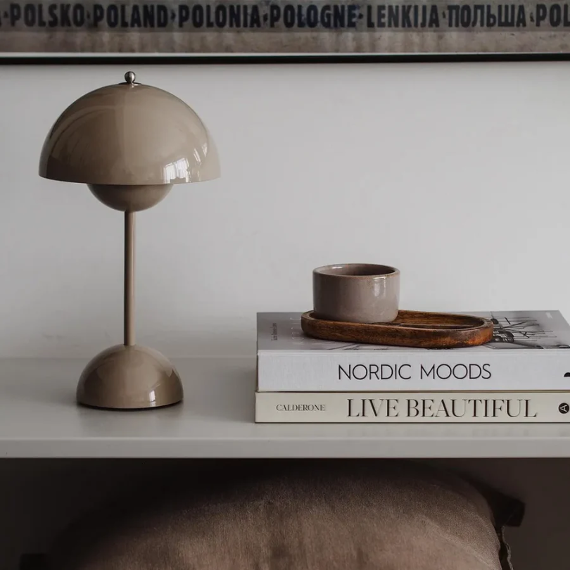 Lámpara de Mesa Táctil Moderna - LumiTouch
