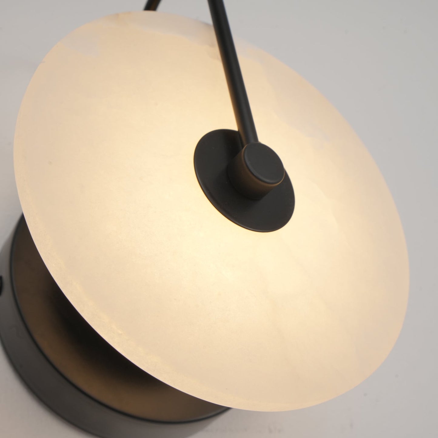 Lámpara de Pared LED de Alabastro – Elegancia y Calma en la Luz