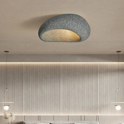 Lámpara de Techo Minimalista en Estilo Wabi-Sabi para un Interior Tranquilo