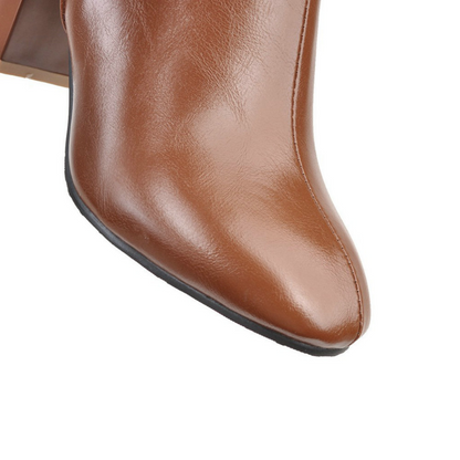Lujosas botas de piel vegana con cremallera