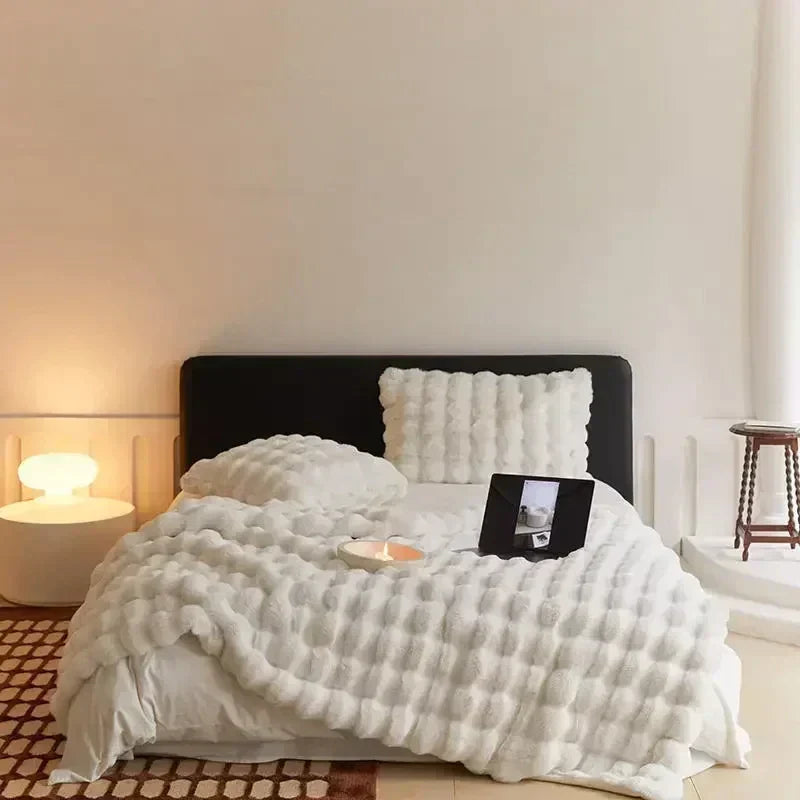 Manta Portátil de Peluche Hecha de Piel Sintética - VeluLuxe