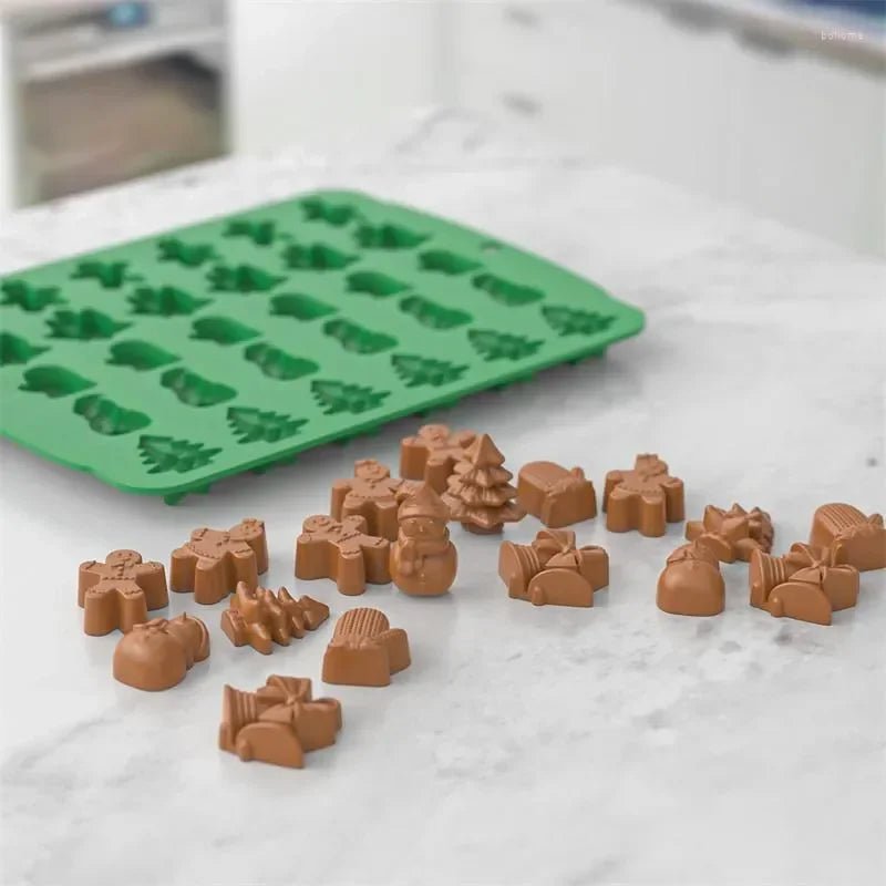 Moldes antiadherentes navideños para galletas con formas de Papá Noel, muñeco de nieve y árbol