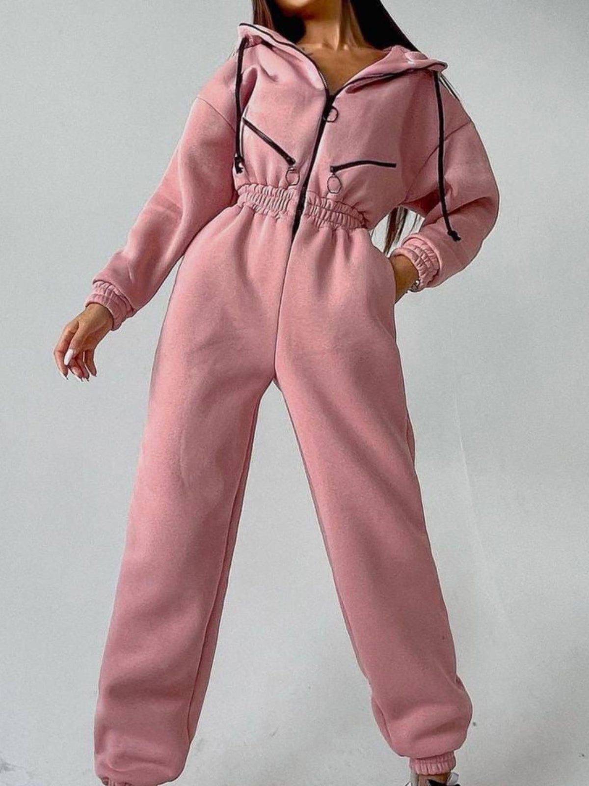 Mono deportivo ajustado con capucha, cremallera y cintura elástica para mujer