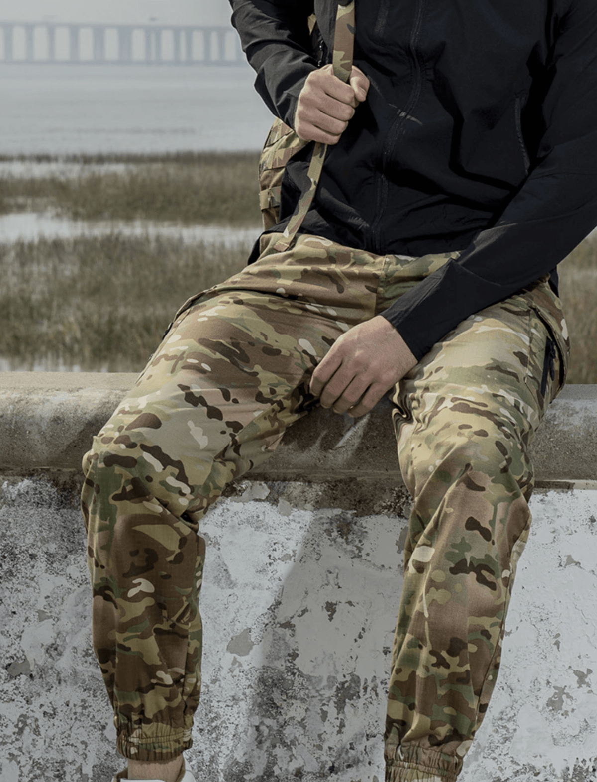 Pantalón jogger técnico e impermeable para hombre