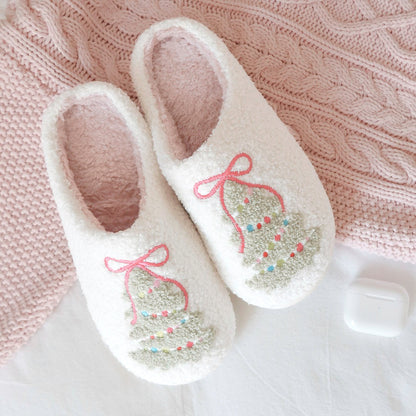 Pantuflas de peluche con árbol de Navidad